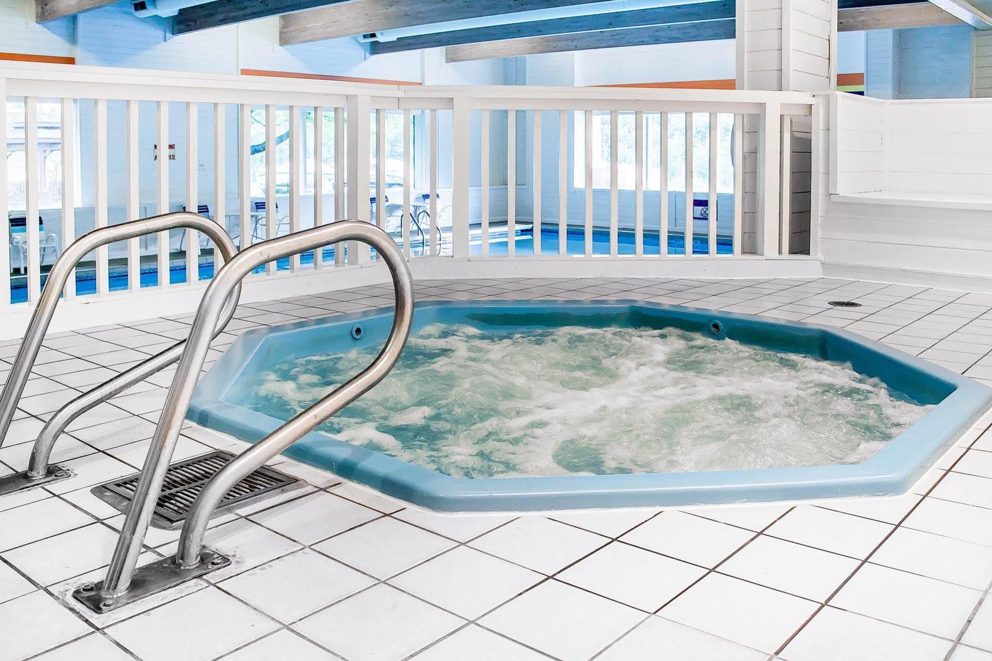 Quality Inn Rhinelander Экстерьер фото